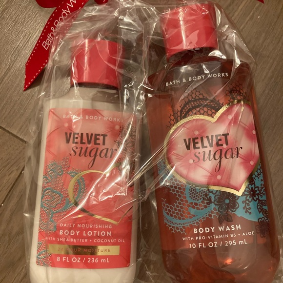 Bath & Body Works Velvet Sugar Body Wash and Lotion - Red and White NWT